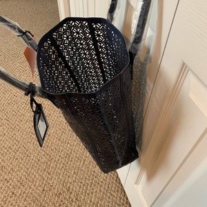 Tory Burch travel/beach bag in Navy blue.